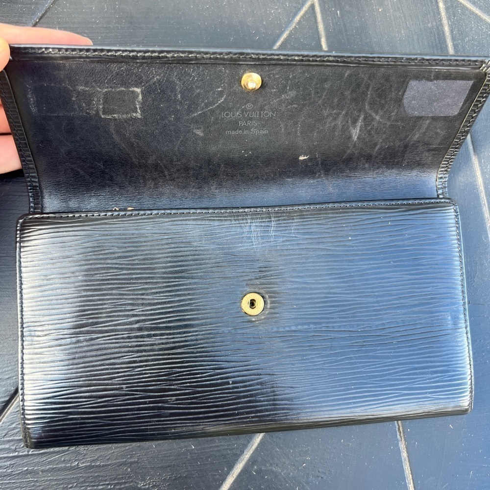 Louis Vuitton Epi Sarah Wallet - Picture 7 of 11